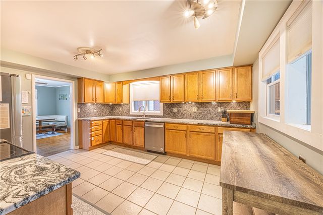 63 Evergreen Ter, Uniontown, PA 15401