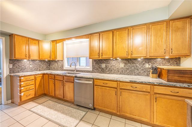 63 Evergreen Ter, Uniontown, PA 15401