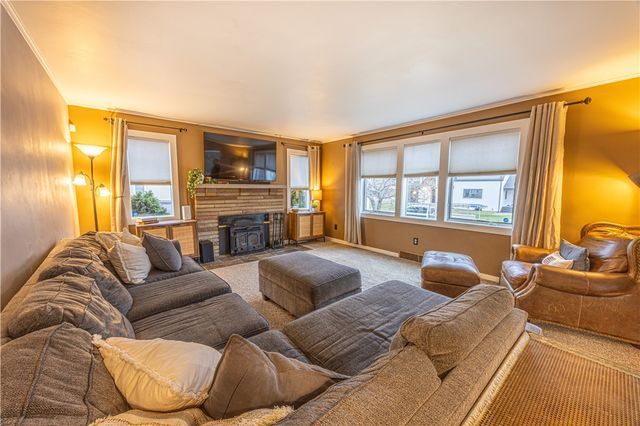 63 Evergreen Ter, Uniontown, PA 15401