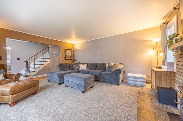 63 Evergreen Ter, Uniontown, PA 15401