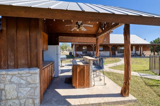 38 Mountain Laurel, Concan, TX 78838