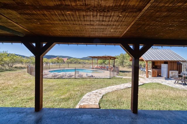 38 Mountain Laurel, Concan, TX 78838