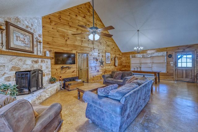 38 Mountain Laurel, Concan, TX 78838