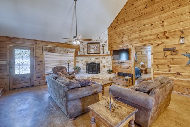 38 Mountain Laurel, Concan, TX 78838