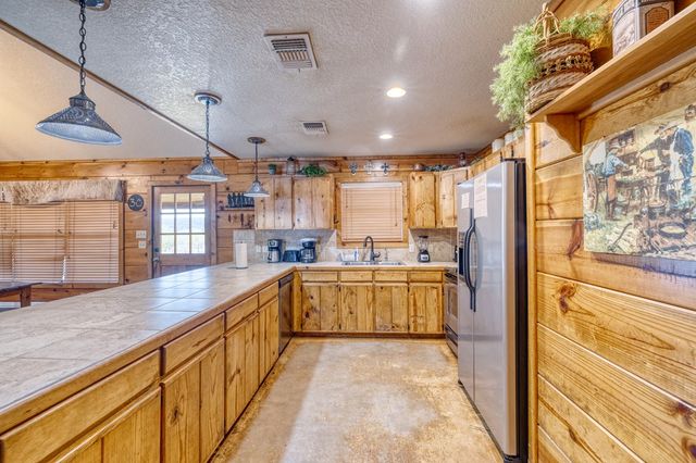 38 Mountain Laurel, Concan, TX 78838