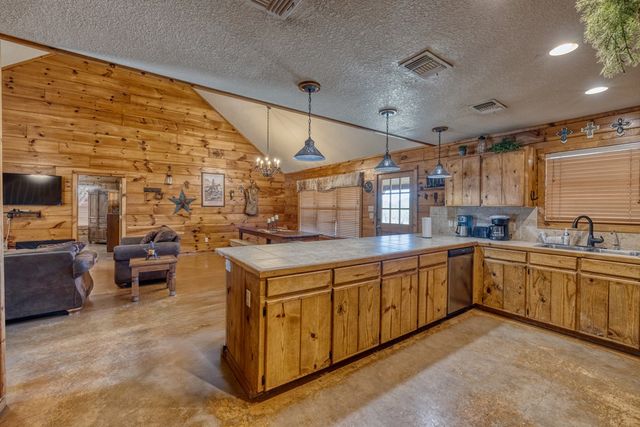 38 Mountain Laurel, Concan, TX 78838