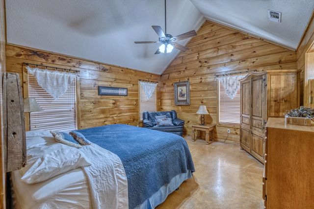 38 Mountain Laurel, Concan, TX 78838