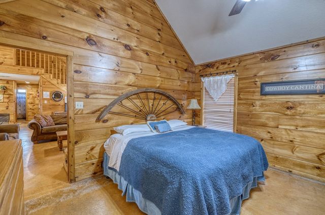 38 Mountain Laurel, Concan, TX 78838