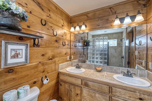 38 Mountain Laurel, Concan, TX 78838