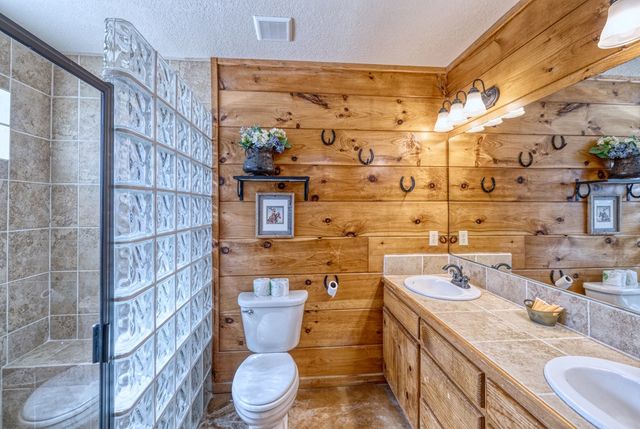 38 Mountain Laurel, Concan, TX 78838