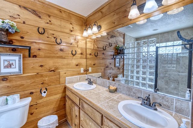 38 Mountain Laurel, Concan, TX 78838