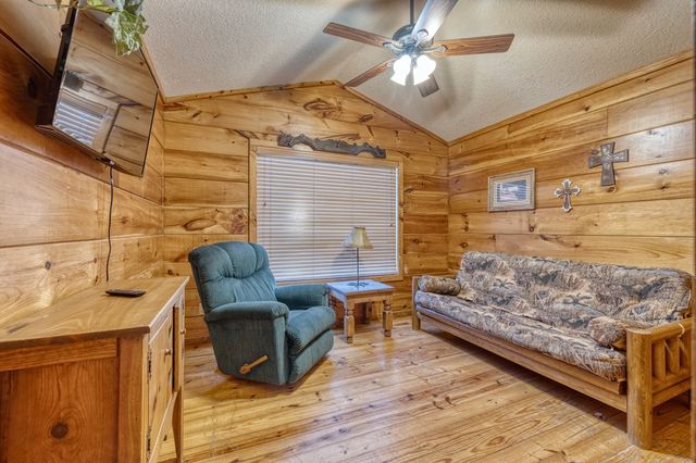 38 Mountain Laurel, Concan, TX 78838