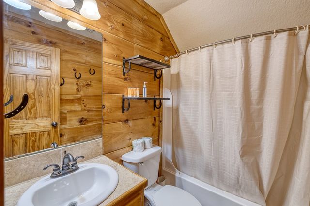 38 Mountain Laurel, Concan, TX 78838