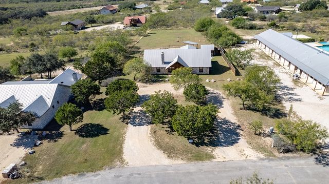 38 Mountain Laurel, Concan, TX 78838
