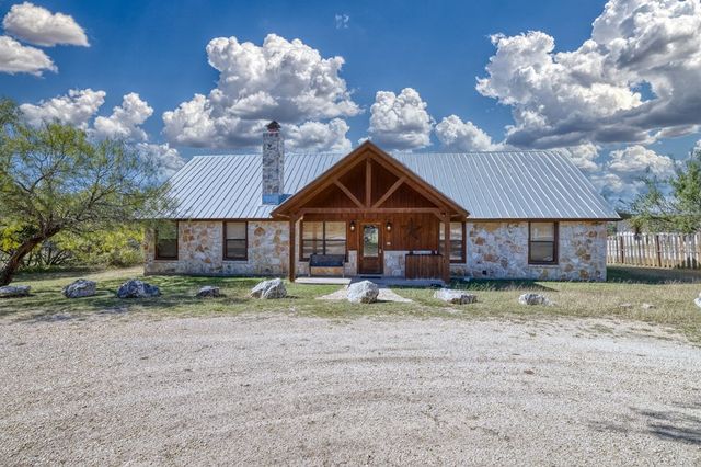 38 Mountain Laurel, Concan, TX 78838