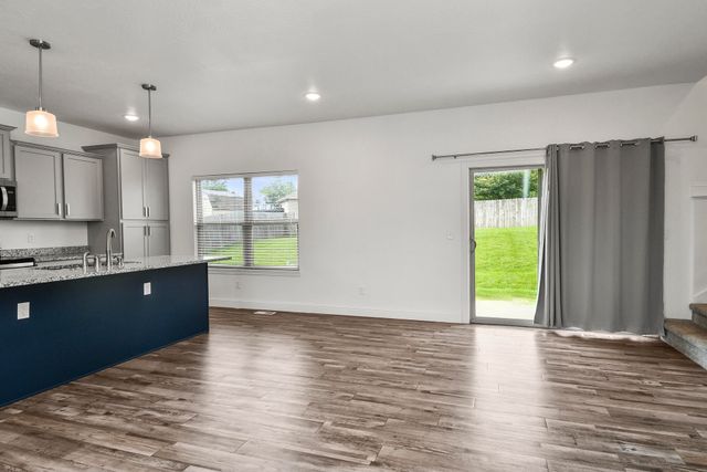 4464 W University Street, Springfield, MO 65802