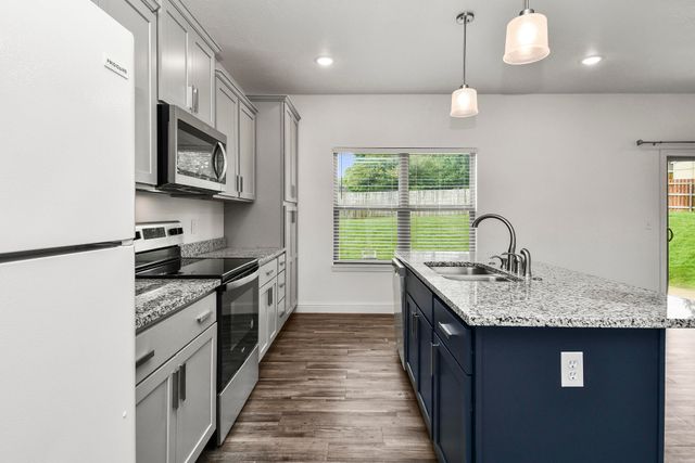 4464 W University Street, Springfield, MO 65802