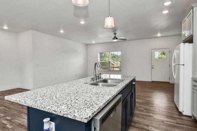 4464 W University Street, Springfield, MO 65802