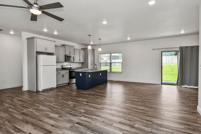 4464 W University Street, Springfield, MO 65802