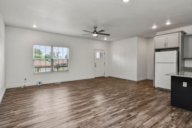 4464 W University Street, Springfield, MO 65802