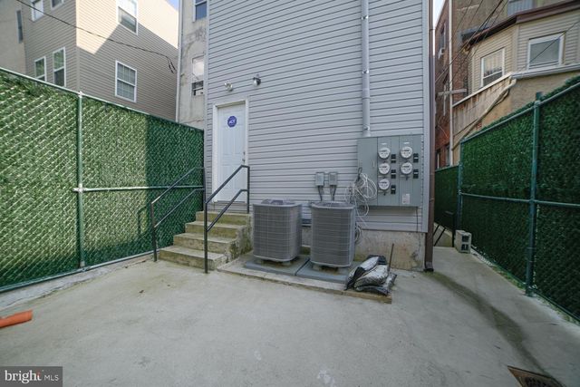 1631 W DIAMOND ST, Philadelphia, PA 19121