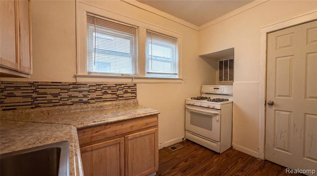 5771 Chatsworth Street, Detroit, MI 48224