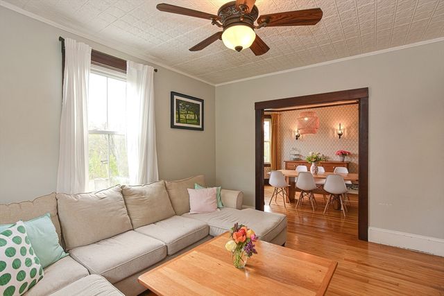 24 Main St, Upton, MA 01568