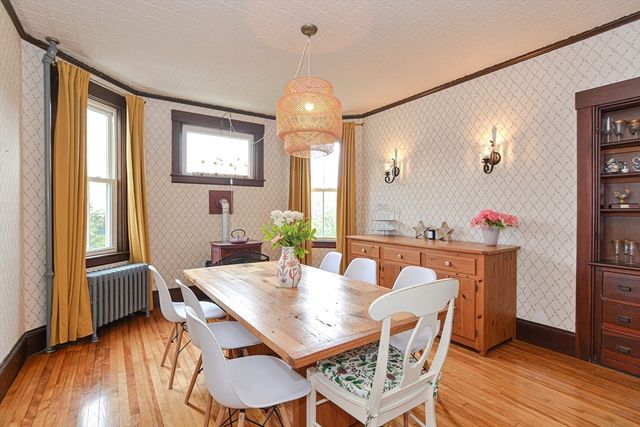 24 Main St, Upton, MA 01568