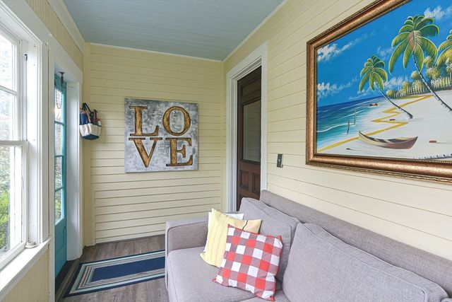 24 Main St, Upton, MA 01568