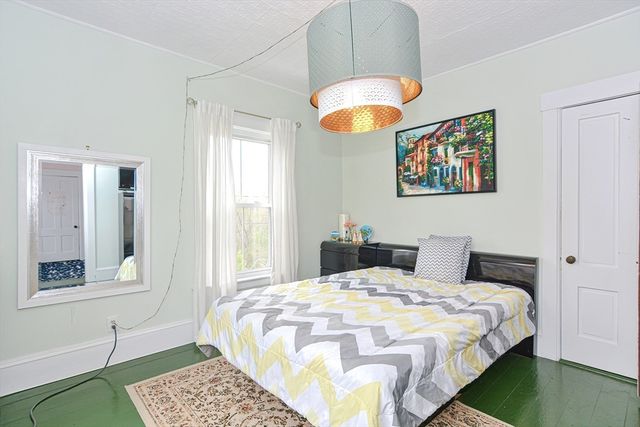 24 Main St, Upton, MA 01568