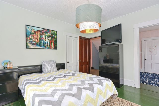 24 Main St, Upton, MA 01568