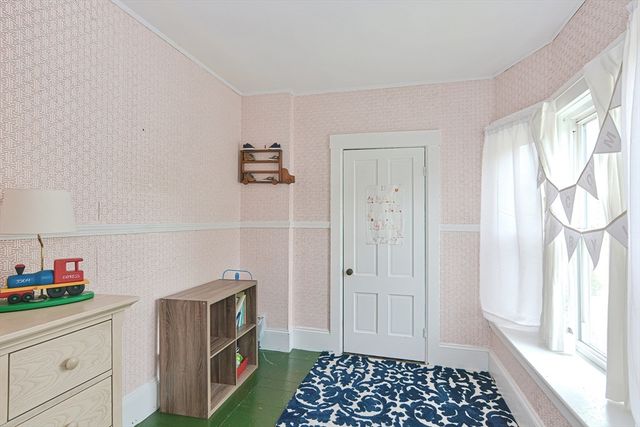 24 Main St, Upton, MA 01568