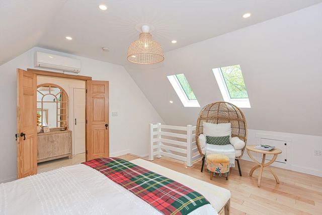24 Main St, Upton, MA 01568
