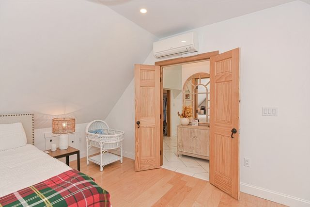 24 Main St, Upton, MA 01568