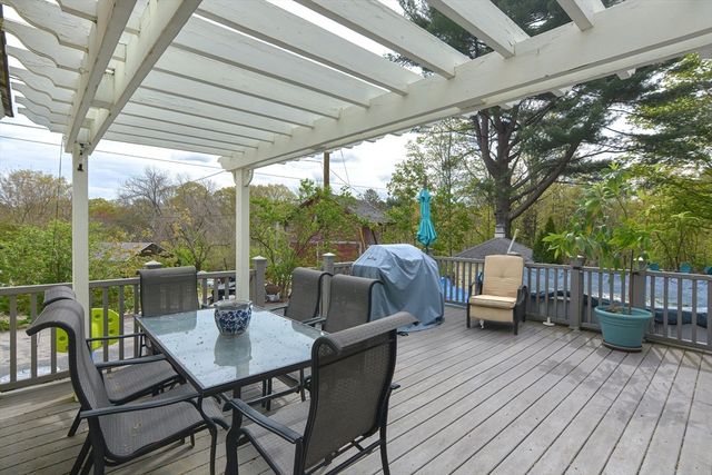 24 Main St, Upton, MA 01568