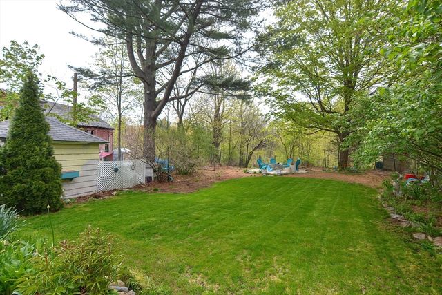 24 Main St, Upton, MA 01568