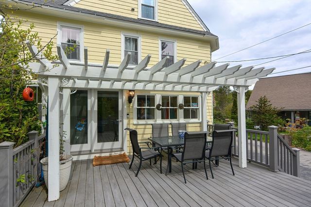 24 Main St, Upton, MA 01568