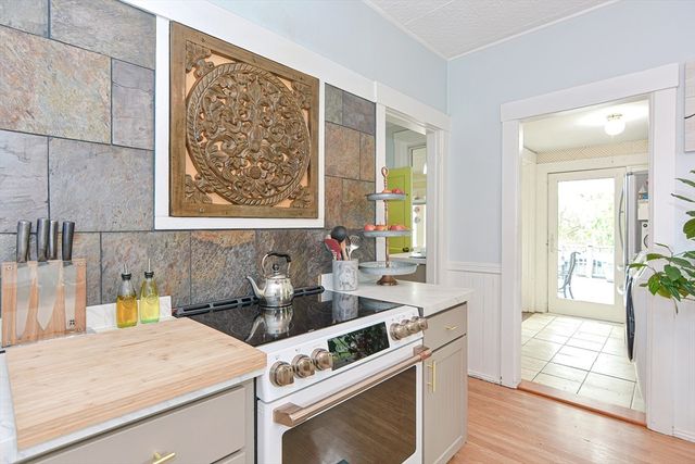24 Main St, Upton, MA 01568