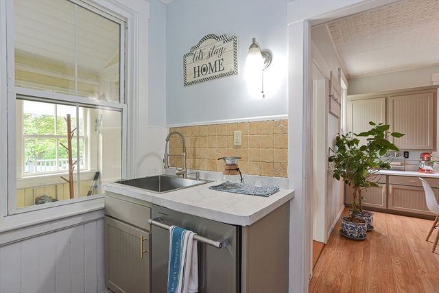 24 Main St, Upton, MA 01568