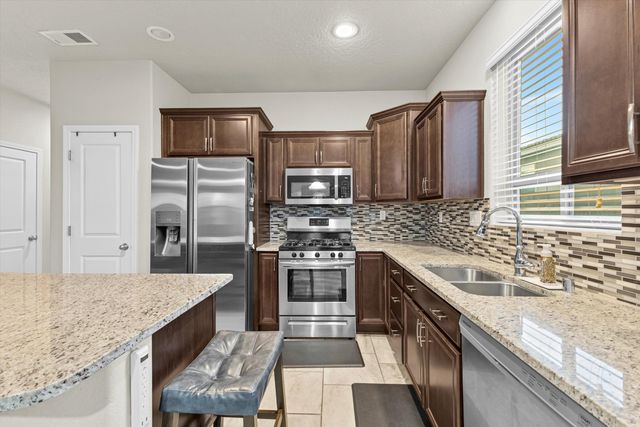 1412 Terrazas Court, Los Lunas, NM 87031