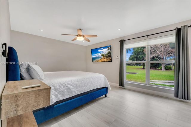 9501 E Palmetto Club Lane E 9501, Palmetto Bay, FL 33157