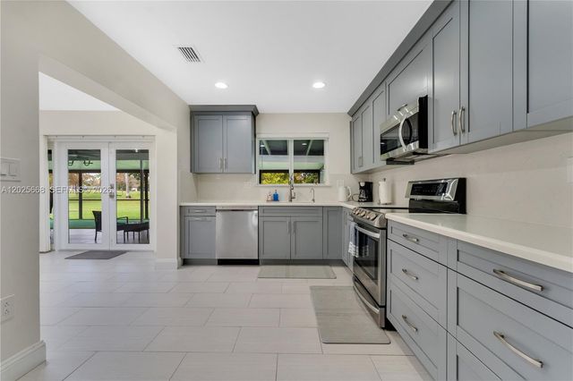 9501 E Palmetto Club Lane E 9501, Palmetto Bay, FL 33157