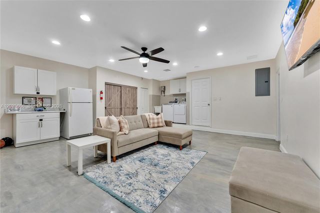 9501 E Palmetto Club Lane E 9501, Palmetto Bay, FL 33157