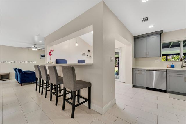 9501 E Palmetto Club Lane E 9501, Palmetto Bay, FL 33157