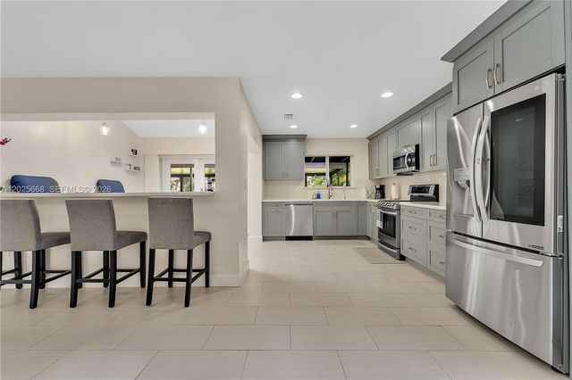 9501 E Palmetto Club Lane E 9501, Palmetto Bay, FL 33157