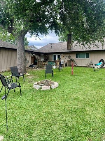 1706 San Sebastian Lane, Nassau Bay, TX 77058