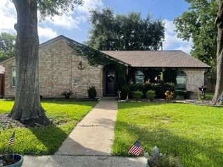 1706 San Sebastian Lane, Nassau Bay, TX 77058