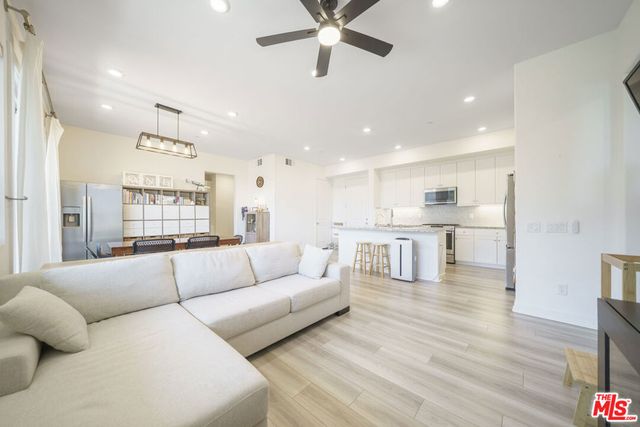 27409 Journey Place 205, Valencia, CA 91381