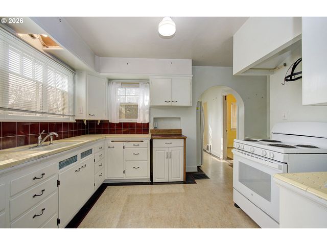 2814 WASHINGTON St, Vancouver, WA 98660