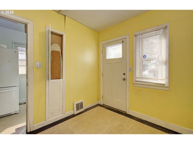 2814 WASHINGTON St, Vancouver, WA 98660